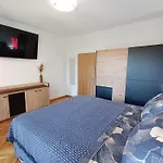 Novi Prostrani Apartman U Strogom Centru Pule