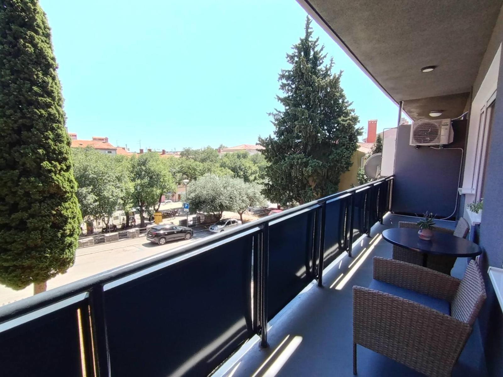 Novi Prostrani U Strogom Centru Pule Apartmán