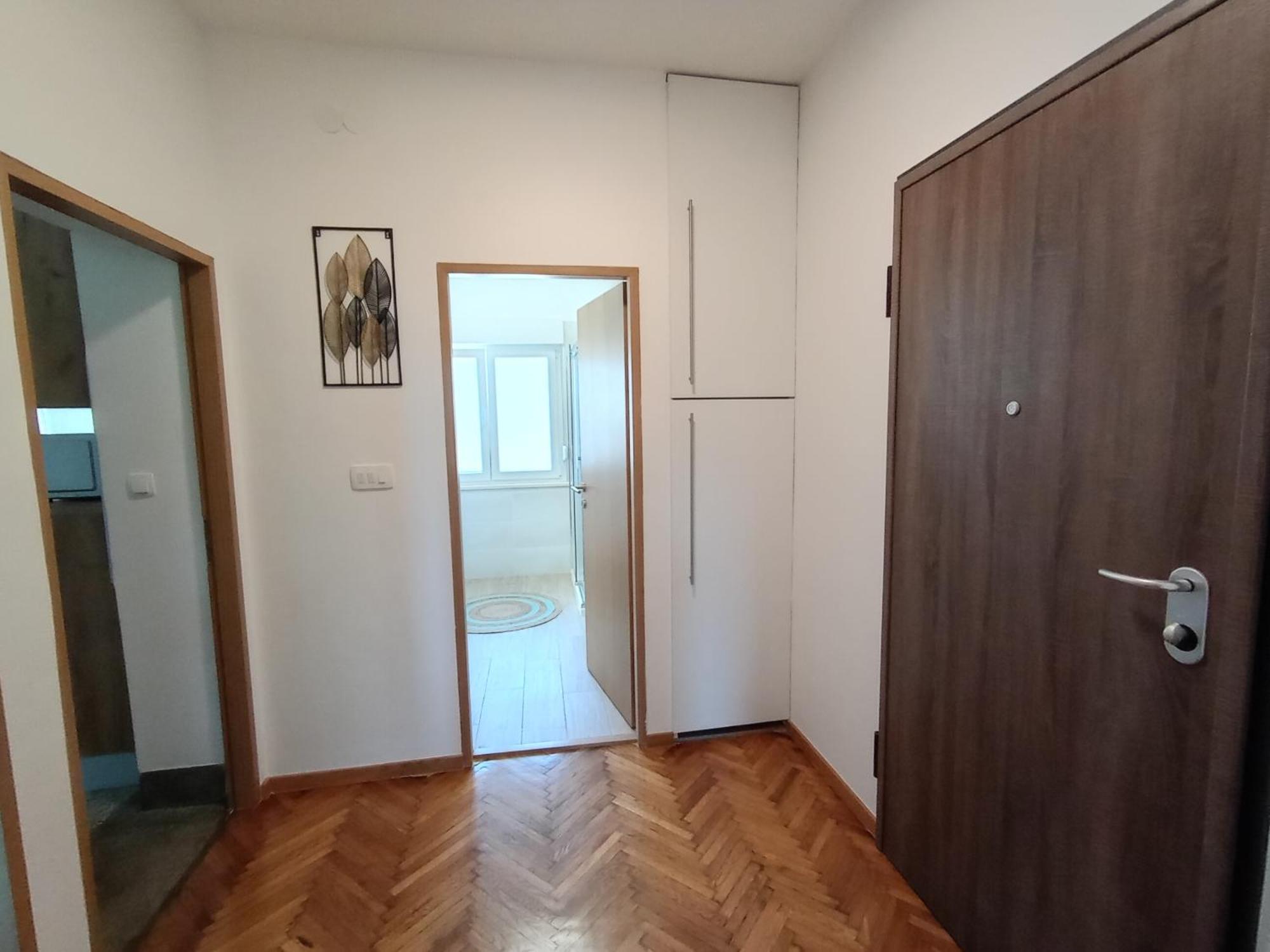Novi Prostrani U Strogom Centru Pule Appartamento *