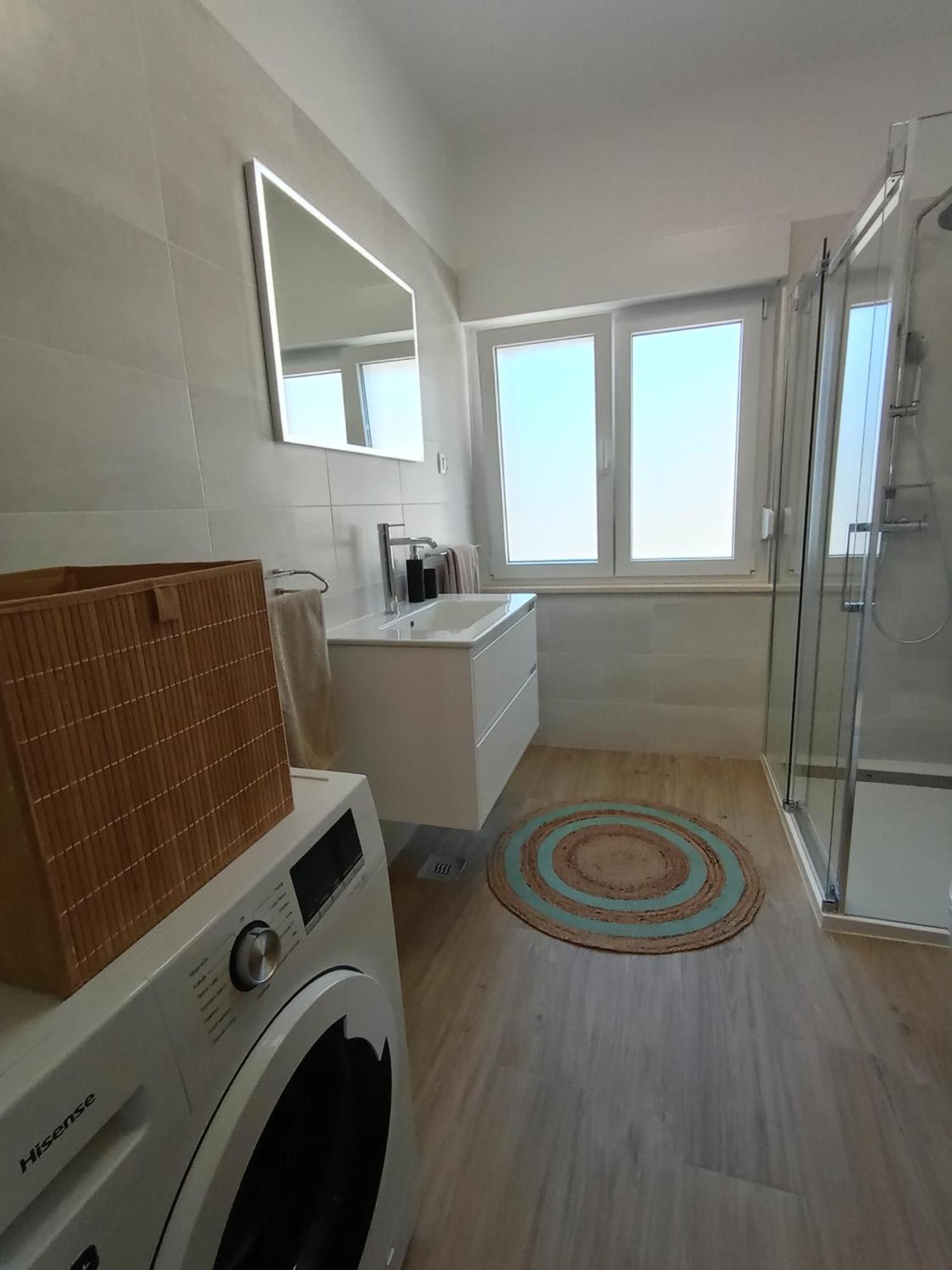 Novi Prostrani U Strogom Centru Pule Apartmán *