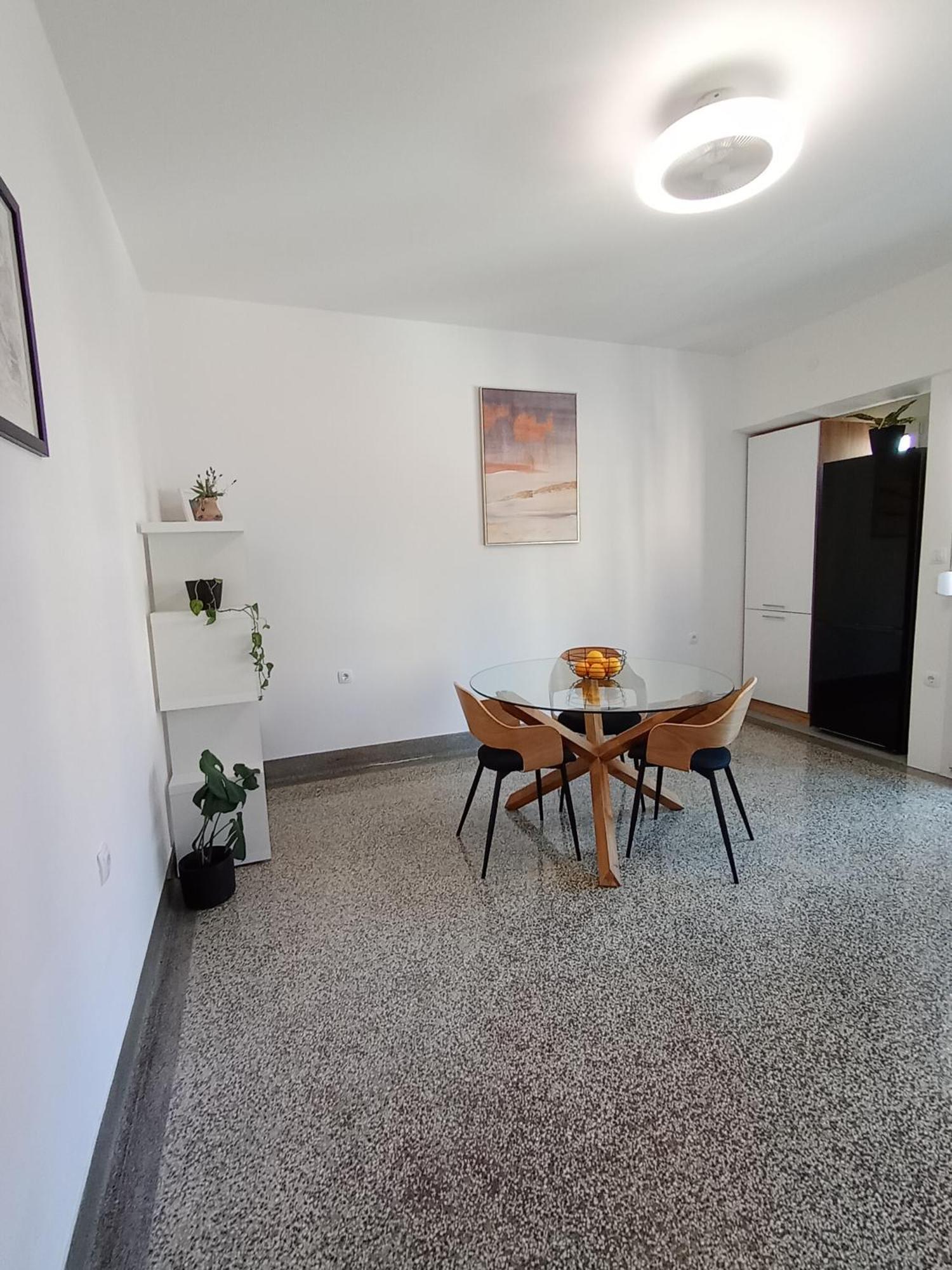 Appartamento Novi Prostrani U Strogom Centru Pule *