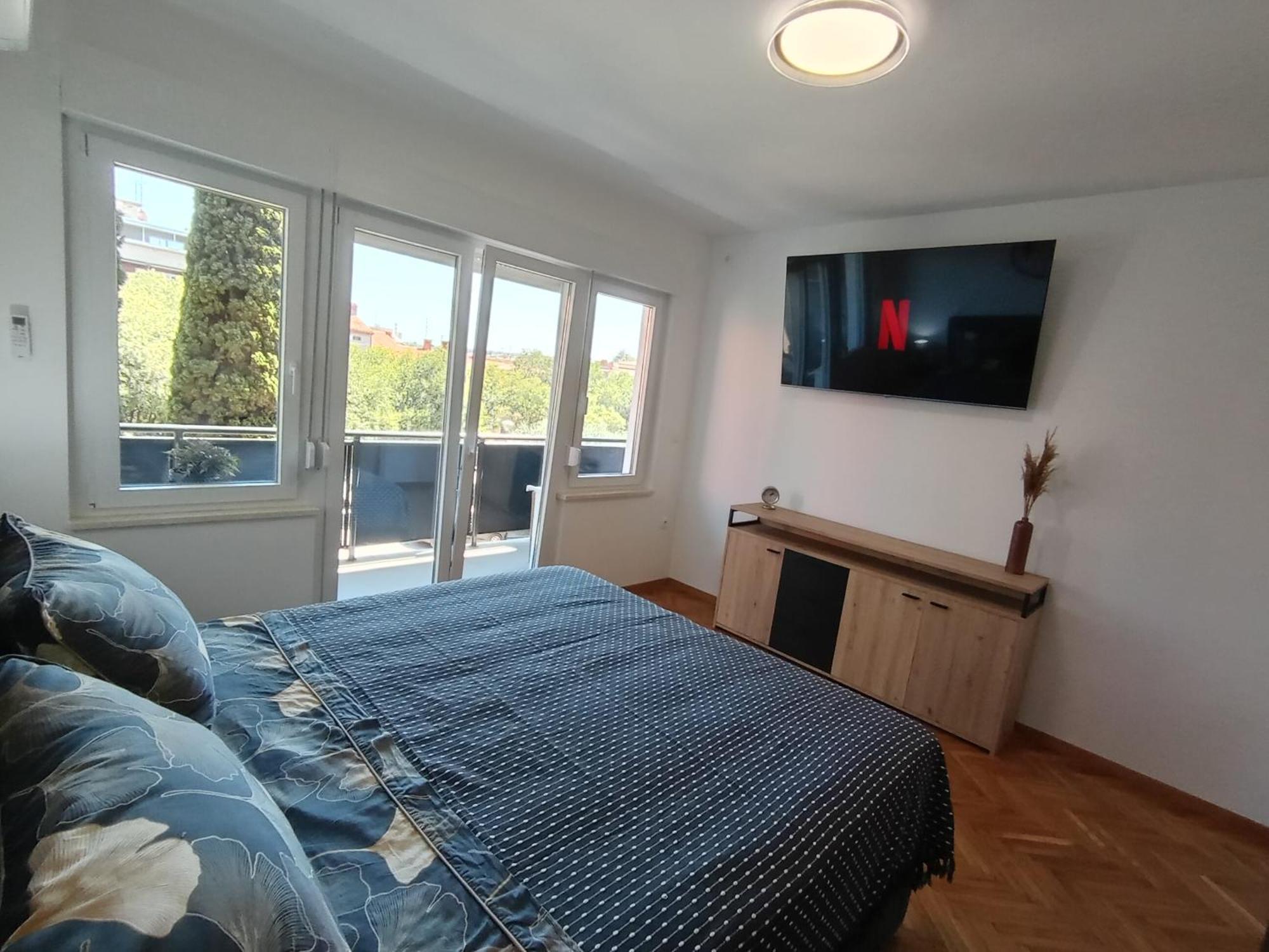 Novi Prostrani U Strogom Centru Pule Apartmán Pula